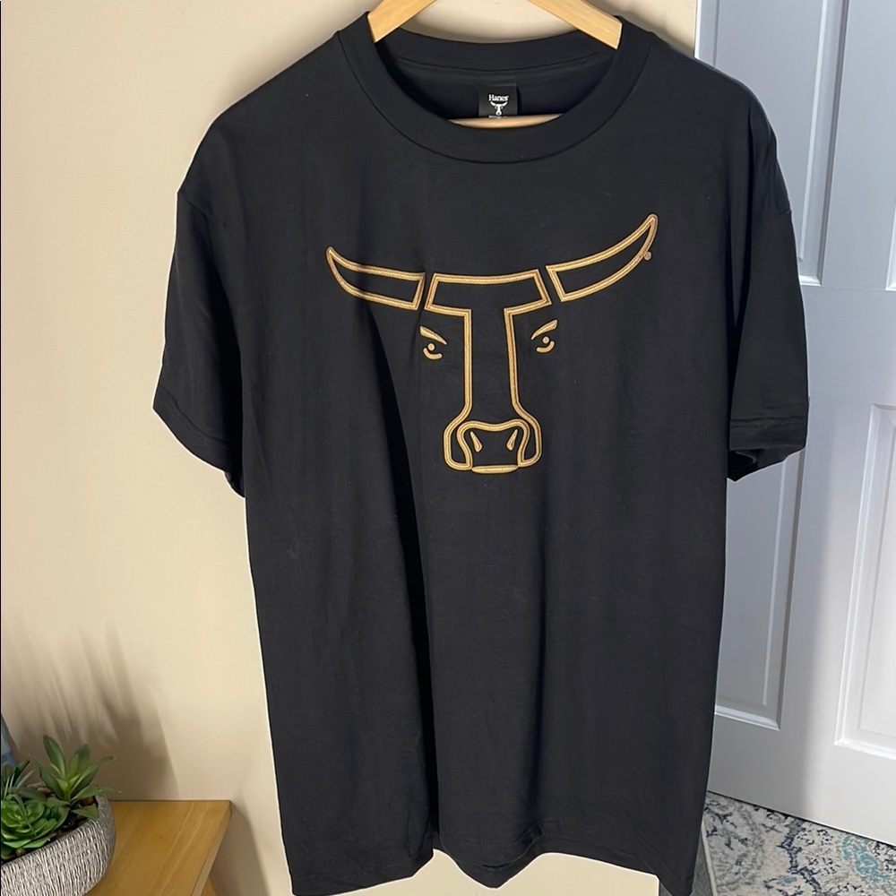 Hanes beefy gold bull tee shirt